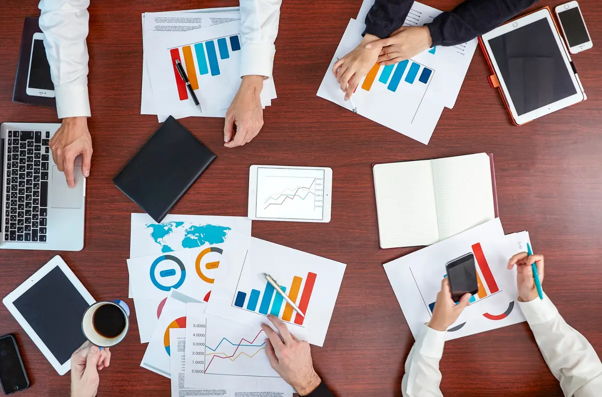 Đội ngũ đang xem các báo cáo hiệu suất